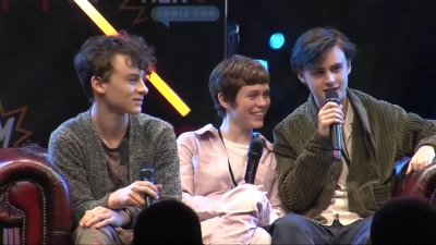 2019-10-25_-_MCM_Comic_Con_-_It_Cast_Panel_01_mp46989.jpg