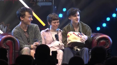 2019-10-25_-_MCM_Comic_Con_-_It_Cast_Panel_01_mp47026.jpg