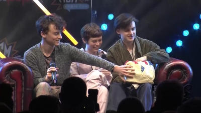 2019-10-25_-_MCM_Comic_Con_-_It_Cast_Panel_01_mp47027.jpg