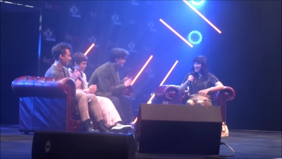 2019-10-25_-_MCM_Comic_Con_-_It_Cast_Panel_02_mp47069.jpg