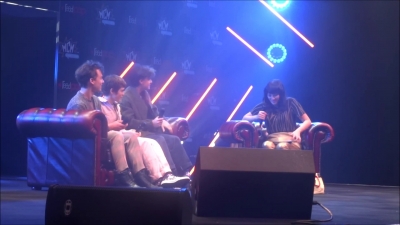 2019-10-25_-_MCM_Comic_Con_-_It_Cast_Panel_02_mp47071.jpg