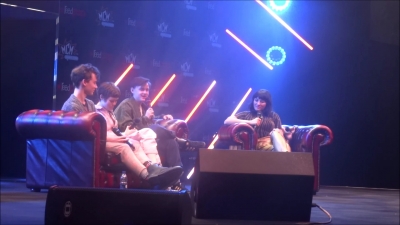 2019-10-25_-_MCM_Comic_Con_-_It_Cast_Panel_02_mp47089.jpg