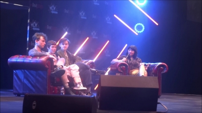 2019-10-25_-_MCM_Comic_Con_-_It_Cast_Panel_02_mp47091.jpg