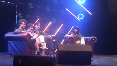 2019-10-25_-_MCM_Comic_Con_-_It_Cast_Panel_02_mp47094.jpg