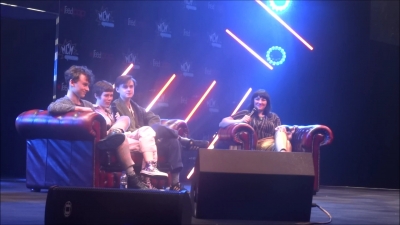 2019-10-25_-_MCM_Comic_Con_-_It_Cast_Panel_02_mp47099.jpg