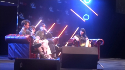 2019-10-25_-_MCM_Comic_Con_-_It_Cast_Panel_02_mp47100.jpg
