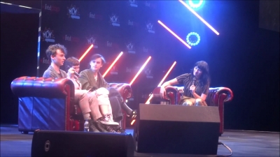 2019-10-25_-_MCM_Comic_Con_-_It_Cast_Panel_02_mp47102.jpg