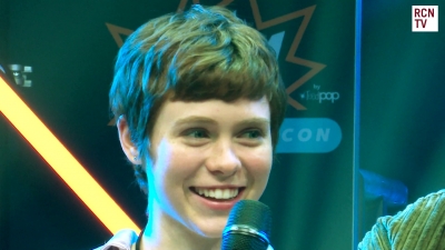 2019-10-25_-_MCM_Comic_Con_-_Red_Carpet_News_TV_Interview_mp45285.jpg