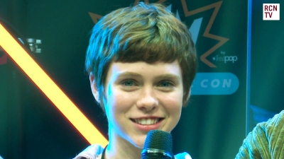 2019-10-25_-_MCM_Comic_Con_-_Red_Carpet_News_TV_Interview_mp45288.jpg