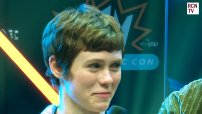 2019-10-25_-_MCM_Comic_Con_-_Red_Carpet_News_TV_Interview_mp45292.jpg