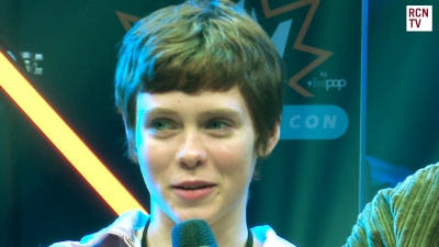2019-10-25_-_MCM_Comic_Con_-_Red_Carpet_News_TV_Interview_mp45300.jpg