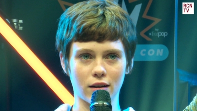 2019-10-25_-_MCM_Comic_Con_-_Red_Carpet_News_TV_Interview_mp45335.jpg