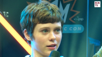 2019-10-25_-_MCM_Comic_Con_-_Red_Carpet_News_TV_Interview_mp45340.jpg