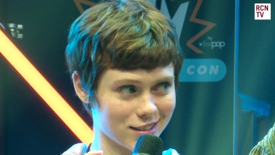2019-10-25_-_MCM_Comic_Con_-_Red_Carpet_News_TV_Interview_mp45358.jpg