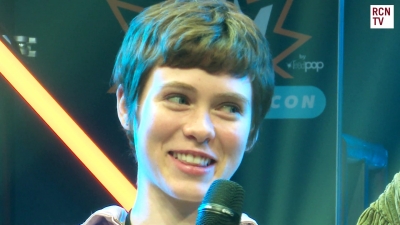 2019-10-25_-_MCM_Comic_Con_-_Red_Carpet_News_TV_Interview_mp45362.jpg