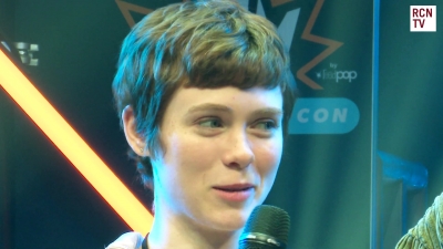 2019-10-25_-_MCM_Comic_Con_-_Red_Carpet_News_TV_Interview_mp45365.jpg