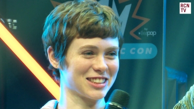 2019-10-25_-_MCM_Comic_Con_-_Red_Carpet_News_TV_Interview_mp45366.jpg