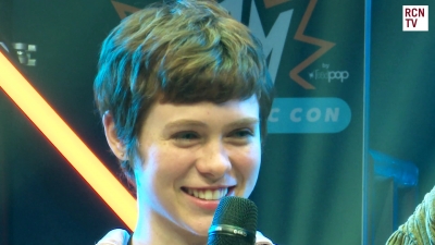 2019-10-25_-_MCM_Comic_Con_-_Red_Carpet_News_TV_Interview_mp45367.jpg