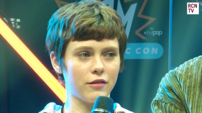 2019-10-25_-_MCM_Comic_Con_-_Red_Carpet_News_TV_Interview_mp45379.jpg