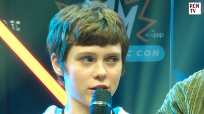2019-10-25_-_MCM_Comic_Con_-_Red_Carpet_News_TV_Interview_mp45380.jpg