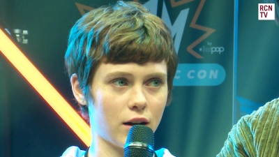 2019-10-25_-_MCM_Comic_Con_-_Red_Carpet_News_TV_Interview_mp45381.jpg