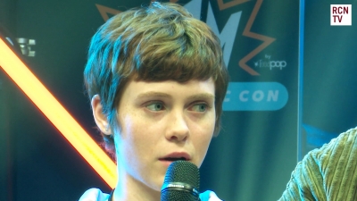 2019-10-25_-_MCM_Comic_Con_-_Red_Carpet_News_TV_Interview_mp45382.jpg
