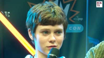 2019-10-25_-_MCM_Comic_Con_-_Red_Carpet_News_TV_Interview_mp45392.jpg