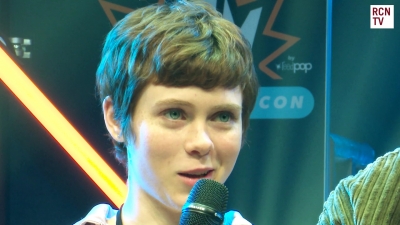 2019-10-25_-_MCM_Comic_Con_-_Red_Carpet_News_TV_Interview_mp45399.jpg