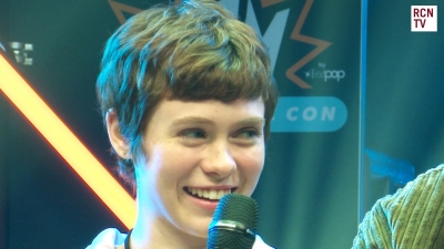 2019-10-25_-_MCM_Comic_Con_-_Red_Carpet_News_TV_Interview_mp45401.jpg