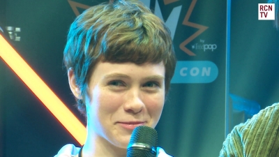 2019-10-25_-_MCM_Comic_Con_-_Red_Carpet_News_TV_Interview_mp45402.jpg