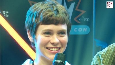 2019-10-25_-_MCM_Comic_Con_-_Red_Carpet_News_TV_Interview_mp45403.jpg