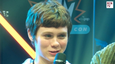 2019-10-25_-_MCM_Comic_Con_-_Red_Carpet_News_TV_Interview_mp45404.jpg