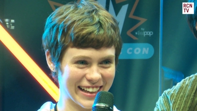 2019-10-25_-_MCM_Comic_Con_-_Red_Carpet_News_TV_Interview_mp45406.jpg