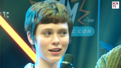 2019-10-25_-_MCM_Comic_Con_-_Red_Carpet_News_TV_Interview_mp45409.jpg