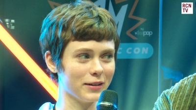 2019-10-25_-_MCM_Comic_Con_-_Red_Carpet_News_TV_Interview_mp45410.jpg