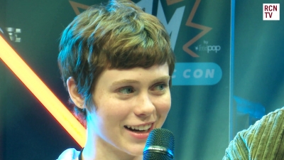2019-10-25_-_MCM_Comic_Con_-_Red_Carpet_News_TV_Interview_mp45411.jpg