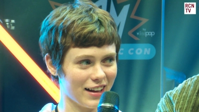 2019-10-25_-_MCM_Comic_Con_-_Red_Carpet_News_TV_Interview_mp45412.jpg