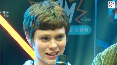 2019-10-25_-_MCM_Comic_Con_-_Red_Carpet_News_TV_Interview_mp45413.jpg