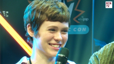 2019-10-25_-_MCM_Comic_Con_-_Red_Carpet_News_TV_Interview_mp45416.jpg