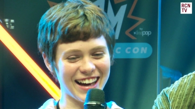 2019-10-25_-_MCM_Comic_Con_-_Red_Carpet_News_TV_Interview_mp45417.jpg