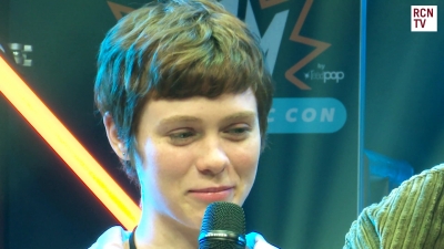 2019-10-25_-_MCM_Comic_Con_-_Red_Carpet_News_TV_Interview_mp45418.jpg
