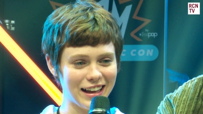 2019-10-25_-_MCM_Comic_Con_-_Red_Carpet_News_TV_Interview_mp45419.jpg