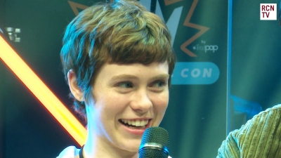2019-10-25_-_MCM_Comic_Con_-_Red_Carpet_News_TV_Interview_mp45421.jpg