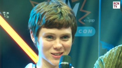 2019-10-25_-_MCM_Comic_Con_-_Red_Carpet_News_TV_Interview_mp45422.jpg