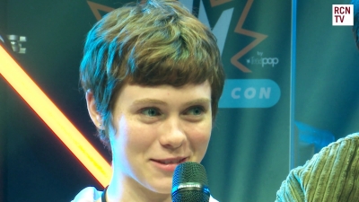 2019-10-25_-_MCM_Comic_Con_-_Red_Carpet_News_TV_Interview_mp45423.jpg