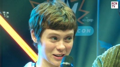 2019-10-25_-_MCM_Comic_Con_-_Red_Carpet_News_TV_Interview_mp45425.jpg