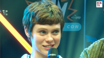 2019-10-25_-_MCM_Comic_Con_-_Red_Carpet_News_TV_Interview_mp45426.jpg