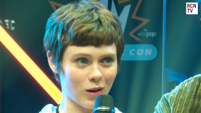 2019-10-25_-_MCM_Comic_Con_-_Red_Carpet_News_TV_Interview_mp45427.jpg