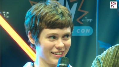 2019-10-25_-_MCM_Comic_Con_-_Red_Carpet_News_TV_Interview_mp45428.jpg