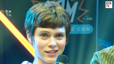 2019-10-25_-_MCM_Comic_Con_-_Red_Carpet_News_TV_Interview_mp45442.jpg